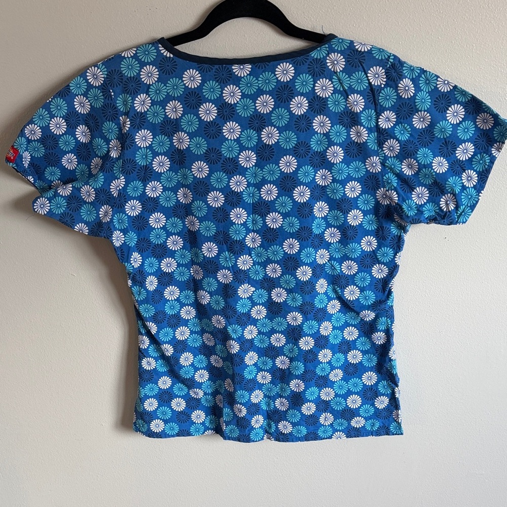 Dickies Blue Floral Scrub Top - Picture 4 of 4